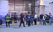 Dos muertos en apu&ntilde;alamientos en un centro comercial y una vivienda en Boston
