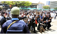 Kenia: La Polic&iacute;a dispersa con gas lacrim&oacute;geno una protesta contra la IEBC