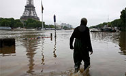 Par&iacute;s se inunda por la crecida del Sena