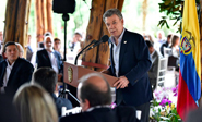 El presidente colombiano asegura que las FARC dejar&aacute;n todas sus armas