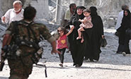 Medio centenar de personas logran salir de Alepo, Siria