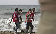 Hallados los cad&aacute;veres de 74 inmigrantes en una playa de Libia