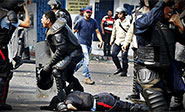 Cerca de 100 polic&iacute;as han sido heridos durante las protestas en Venezuela