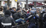 AI condena la brutalidad policial contra los periodistas en Francia