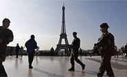 Un hombre atropella a seis militares con su veh&iacute;culo en la periferia de Par&iacute;s