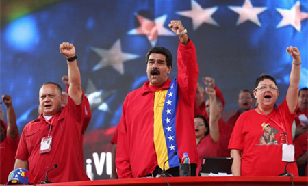 Maduro anuncia el triunfo del oficialismo en m&aacute;s de 300 alcald&iacute;as
