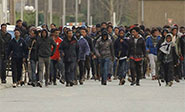 Enfrentamientos entre migrantes en el puerto franc&eacute;s de Calais