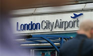 Una bomba mantiene cerrado el Aeropuerto de Londres