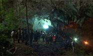 Un grupo de 12 ni&ntilde;os contin&uacute;an atrapados en una cueva en Tailandia