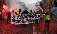 Los Chalecos amarillos se apoderan de los Campos El&iacute;seos de Par&iacute;s