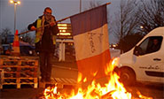 Emmanuel Macron cede ante las violentas protestas de los &ldquo;chalecos amarillos&rdquo;