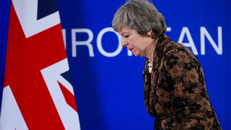 La derrotada Theresa May ahora se enfrenta a moci&oacute;n de censura