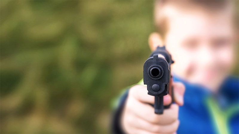 Un ni&ntilde;o dispara en la cara a su madre embarazada en EEUU