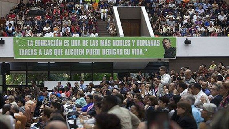 Pedagogos del mundo rechazan injerencia de Estados Unidos en Venezuela