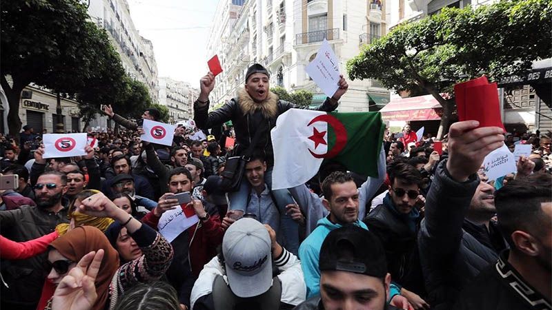 Las manifestaciones pac&iacute;ficas en Argelia contra la candidatura de Bouteflika cumplen una semana