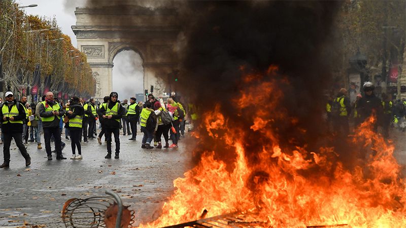 M&aacute;s de 121 detenidos durante los disturbios entre polic&iacute;as y &lsquo;chalecos amarillos&rsquo; en Par&iacute;s
