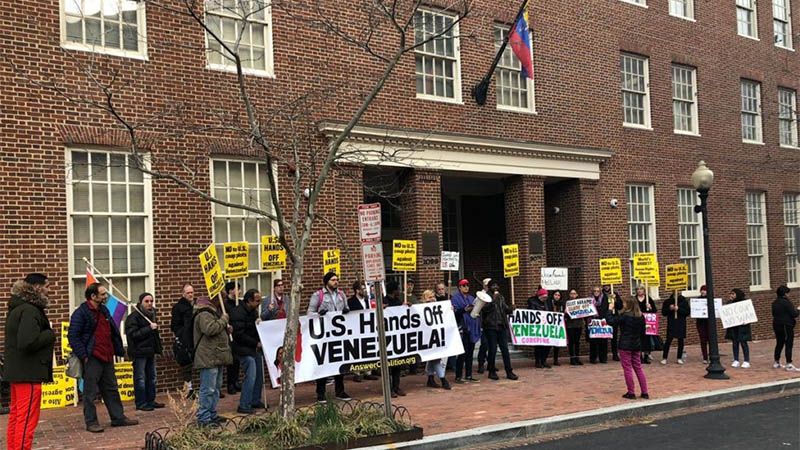 Activistas pernoctan en la embajada venezolana en EEUU para impedir su ocupaci&oacute;n