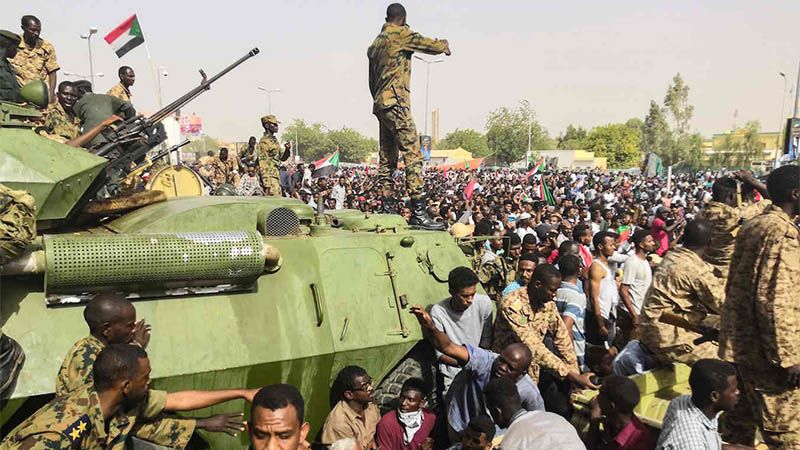 El Ej&eacute;rcito asume el poder en Sud&aacute;n tras arrestar a Omar al Bashir