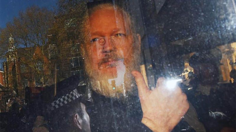 Reino Unido confirma que Assange ser&aacute; extraditado a EEUU