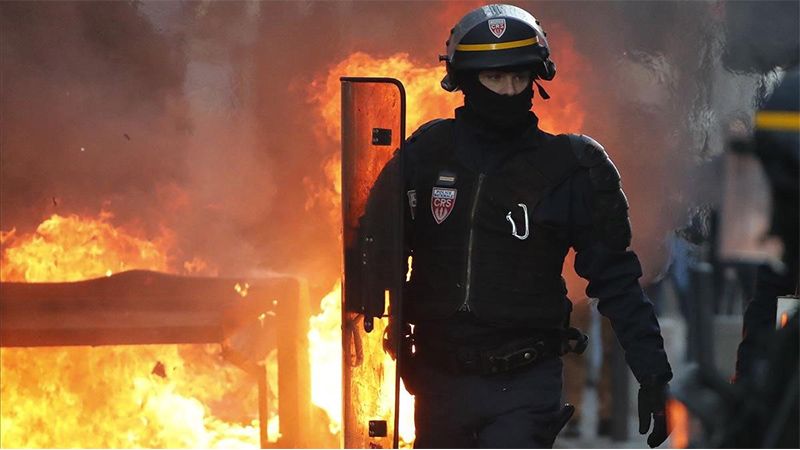 Los &lsquo;chalecos amarillos&rsquo; se enfrentan con la polic&iacute;a en Toulouse