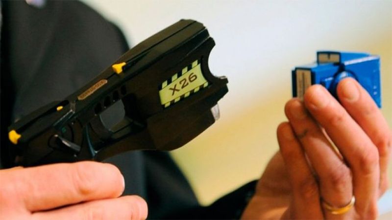 Macri autoriza a las fuerzas policiales el uso de pistolas de Taser