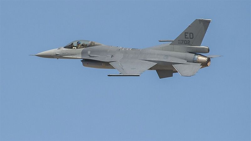 Se estrella un avi&oacute;n de combate F-16 en California
