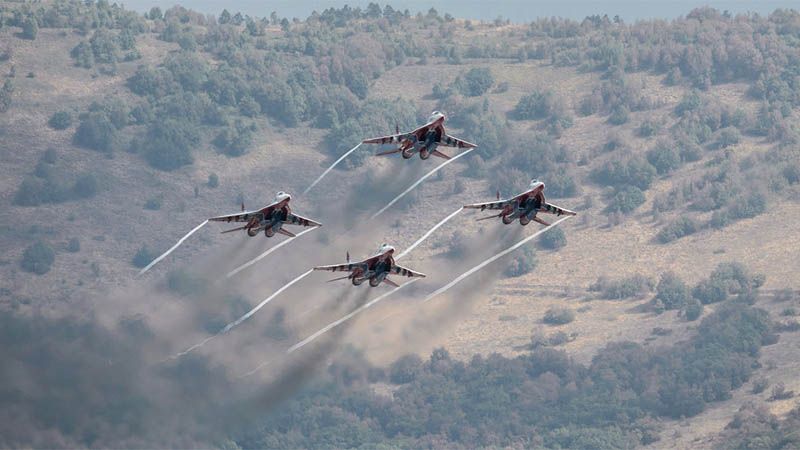 Aviaciones de Siria y Rusia hostigan a los terroristas en Idlib y Hama