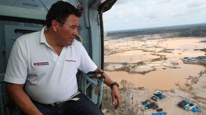 Fallece el ministro de Defensa de Per&uacute; por un infarto en un helic&oacute;ptero