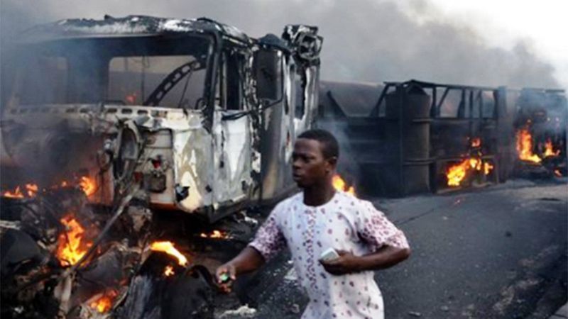 M&aacute;s de 50 muertos por incendio de un cami&oacute;n cisterna con combustible en Nigeria