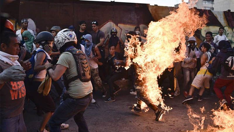 Venezuela solicita a Espa&ntilde;a extraditar a un acusado de quemar vivo a un joven