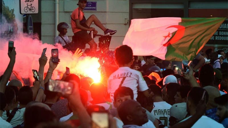 Una mujer muere en Francia en festejos de fan&aacute;ticos de la selecci&oacute;n argelina de f&uacute;tbol