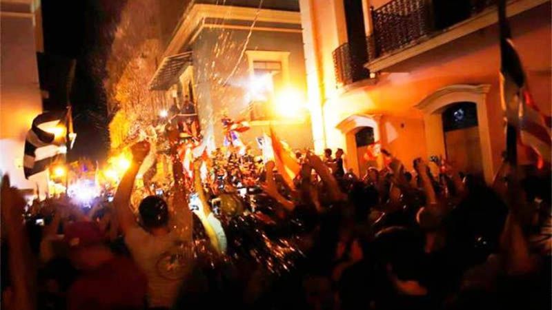 Dimite el gobernador de Puerto Rico, Ricardo Rossell&oacute;, tras dos semanas de masivas protestas