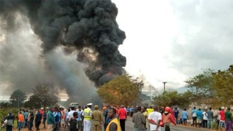 La explosi&oacute;n de un cami&oacute;n cisterna deja 57 v&iacute;ctimas mortales en Tanzania