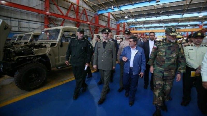 Ir&aacute;n presenta nuevos veh&iacute;culos blindados de fabricaci&oacute;n nacional