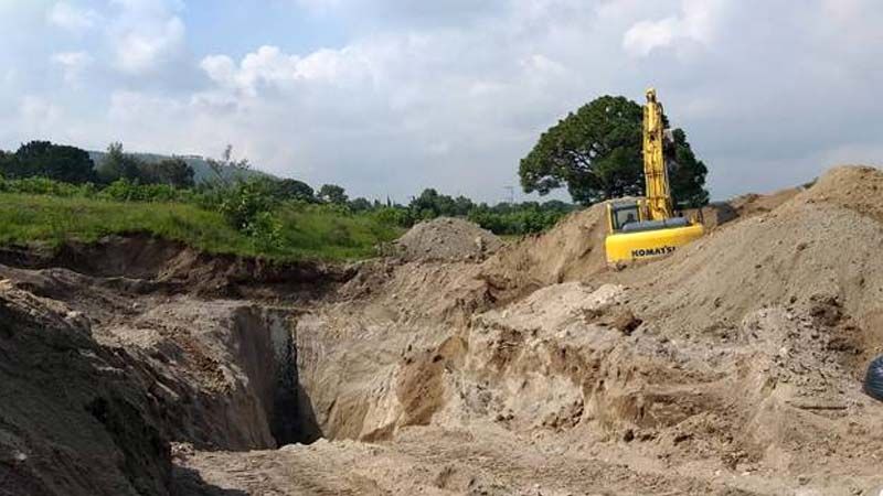 Hallan m&aacute;s de 75 bolsas con restos humanos desmembrados en una fosa clandestina en Jalisco