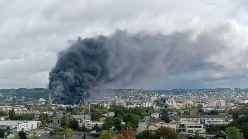 Incendio en una planta qu&iacute;mica de la ciudad francesa de Ruan