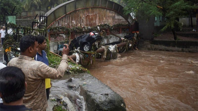 Al menos 44 muertos y miles de evacuados en inundaciones al norte de India