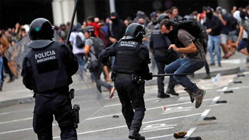 Las protestas por la sentencia judicial dejan 131 heridos en Catalu&ntilde;a