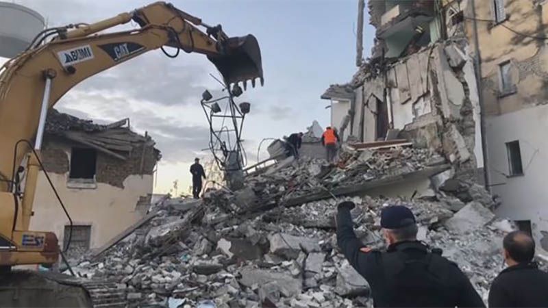 Siete muertos y centenares de heridos en un terremoto de magnitud 6,4 en Albania