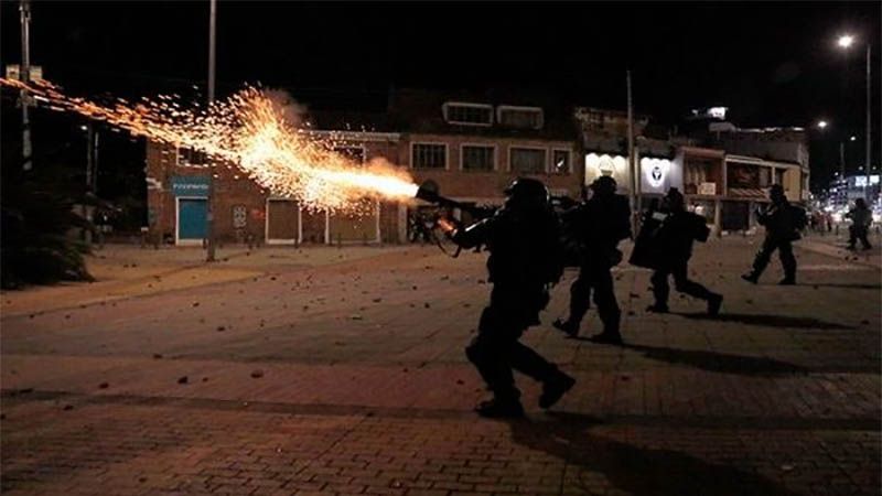 Agentes de Esmad vuelven a reprimir protesta de colombianos