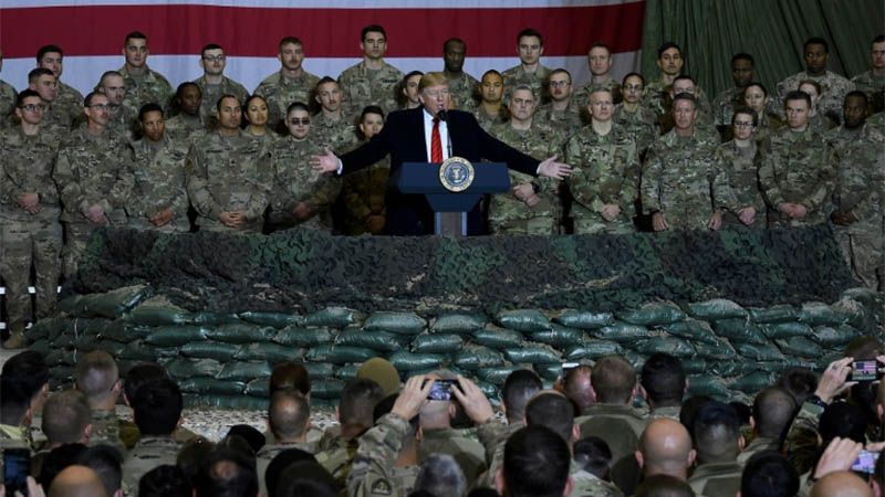 Trump anuncia desde Afganist&aacute;n que EEUU reanuda las negociaciones con Talib&aacute;n
