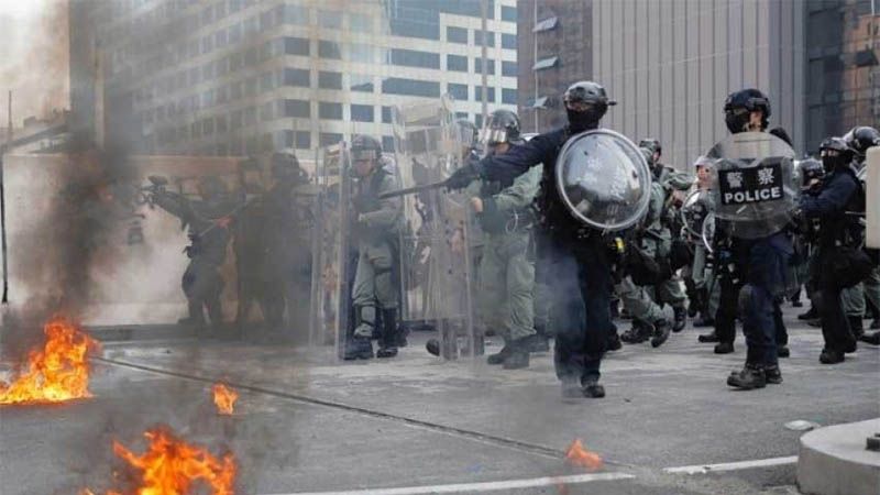La Polic&iacute;a de Hong Kong detiene a 5 adolescentes por sospecha de asesinato en protestas