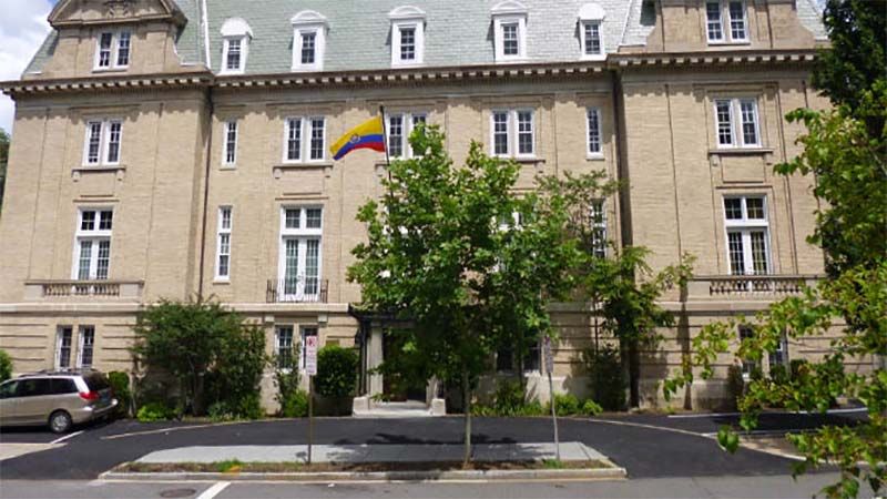 Renuncia embajador de Ecuador en EEUU por sobrevuelos de Washington en su pa&iacute;s