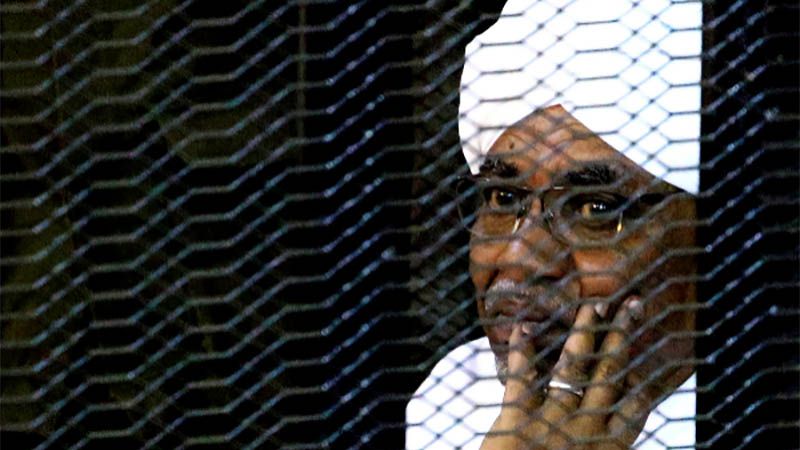 El expresidente de Sud&aacute;n Omar al Bashir ser&aacute; entregado al Tribunal Penal Internacional