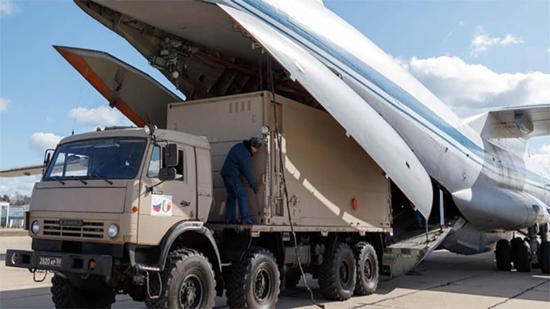Llega a Italia el primer avi&oacute;n con ayuda rusa para combatir el coronavirus