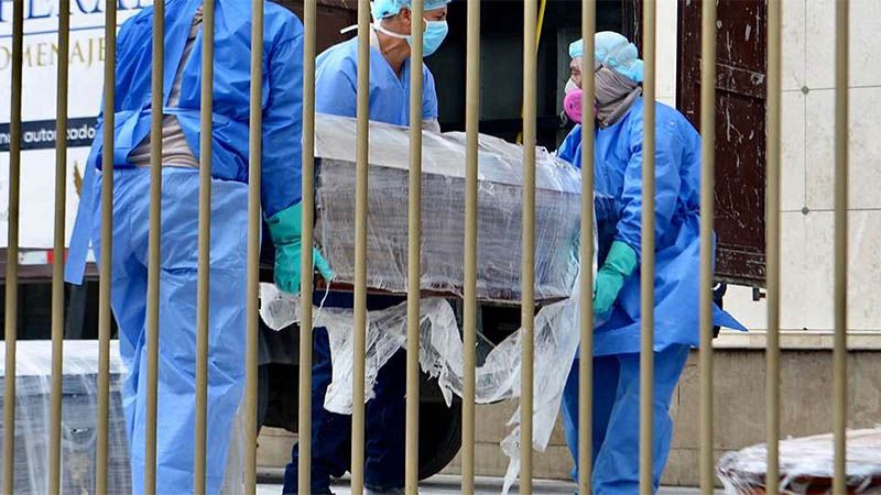 Ecuador retira 150 cuerpos de viviendas de Guayaquil en medio de la pandemia