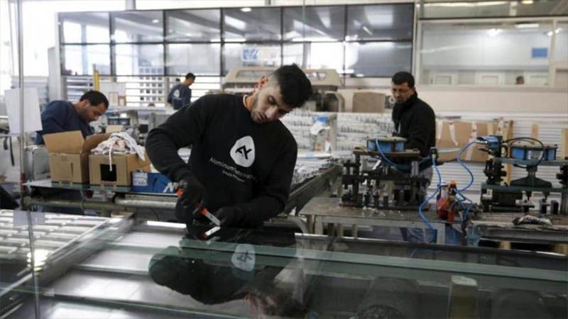 El r&eacute;gimen sionista obliga a trabajadores palestinos a bajar una aplicaci&oacute;n esp&iacute;a