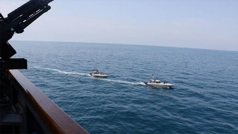 Marina de EEUU dice que embarcaciones iran&iacute;es se acercaron a sus buques en aguas del Golfo