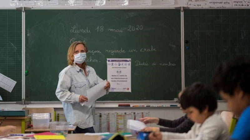 Francia cierra 70 escuelas en una semana por casos de coronavirus