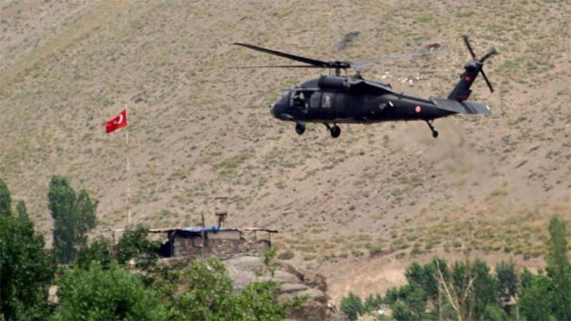 Helic&oacute;pteros turcos evacuan muertos y heridos tras una potente explosi&oacute;n en Idlib
